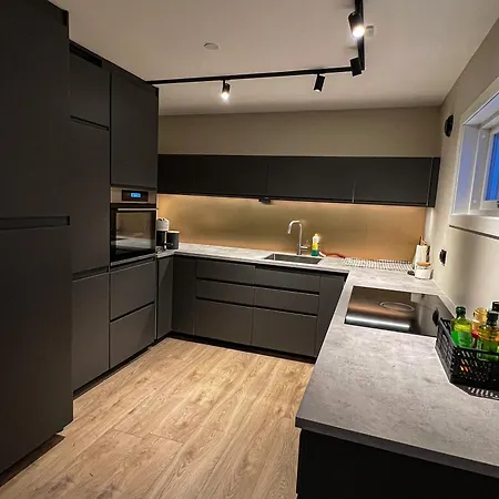 3 Bedroom In Centre Of アパート トロムソ